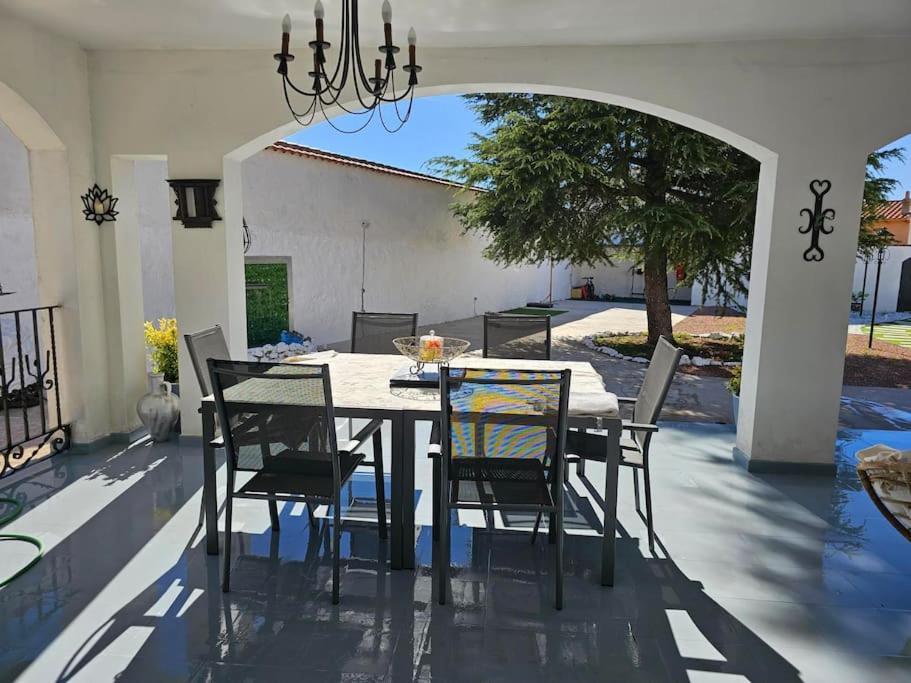 La Casa Del Arbol Villa Fuentiduena de Tajo Ngoại thất bức ảnh